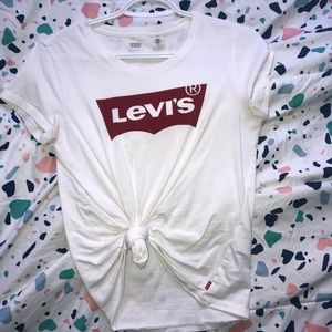 Levi’s t shirt- almost brand new great condition